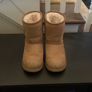 Kids Ugg classics in Chestnut